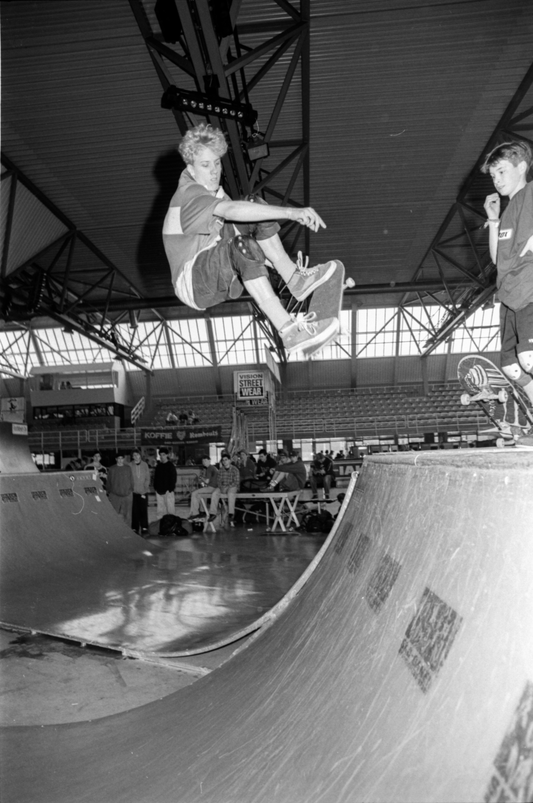 jan-waage-frontside-ollie-eindhoven-skate-comp-holland-1991-photo-kevin-banks-speedway-skateboarding-magazine
